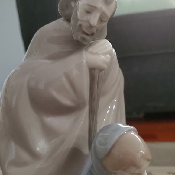 NAO Statue - Picture 2 of 4